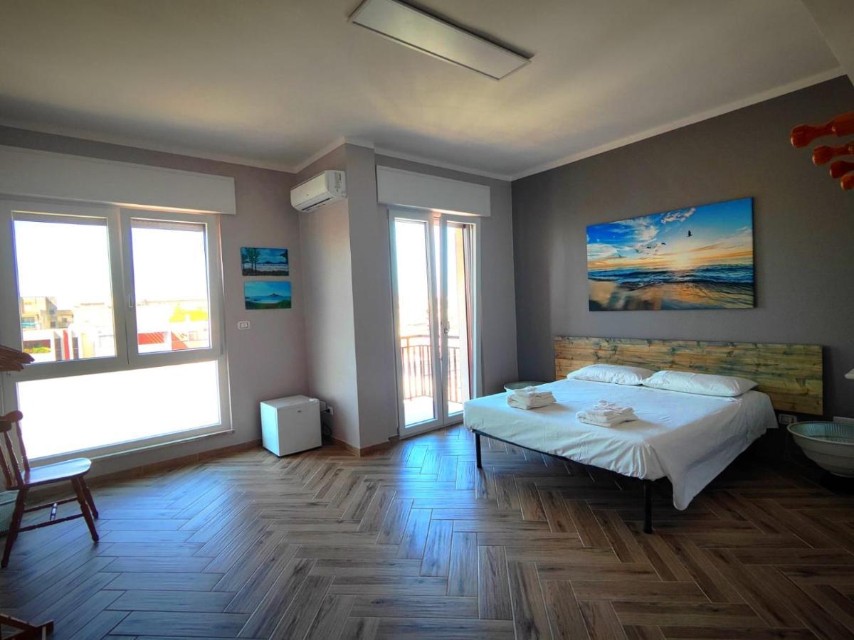The House Of The Waves Hotel Бриндизи Екстериор снимка
