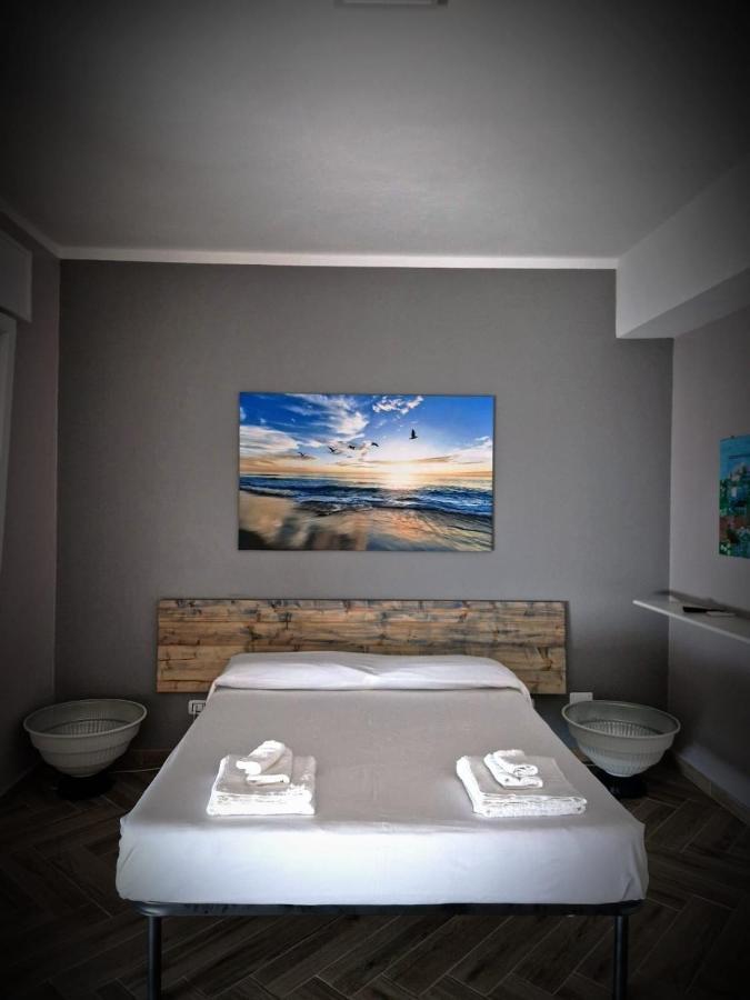 The House Of The Waves Hotel Бриндизи Екстериор снимка