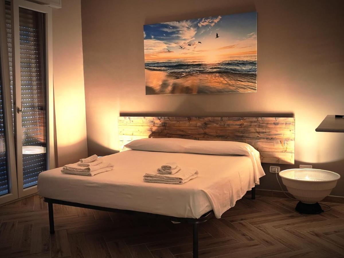 The House Of The Waves Hotel Бриндизи Екстериор снимка