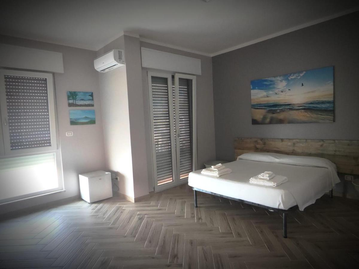 The House Of The Waves Hotel Бриндизи Екстериор снимка